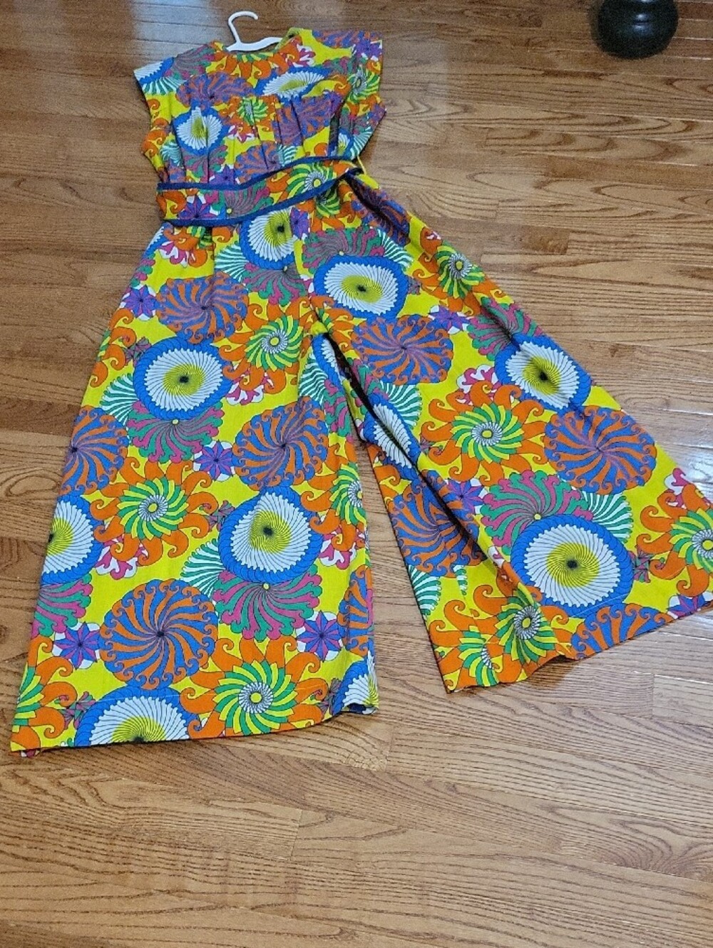 Uncle Frank. Sleeveless Multicolor Floral-Print Jumpsuit with Waist Tie